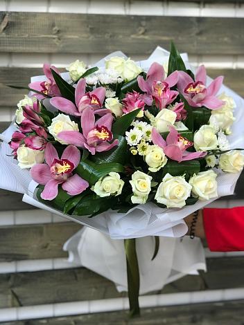 Букет цветов из: Розы и Хризантемы в Коряжме