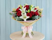 Букет цветов из:  Лилии и Розы в Коряжме