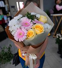 Букет цветов из:  Герберы, Розы и Хризантемы в Коряжме