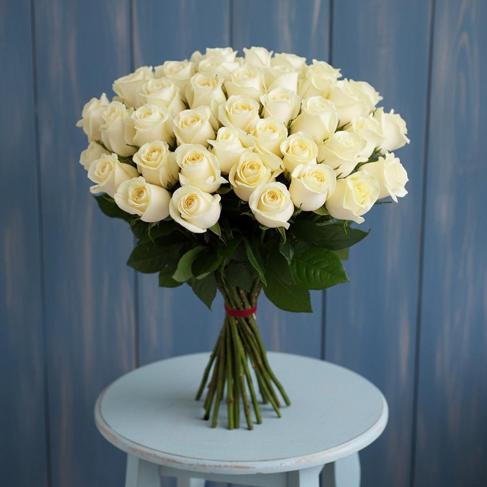 Букет 51 Белая роза Эдлесс Лав в Коряжме