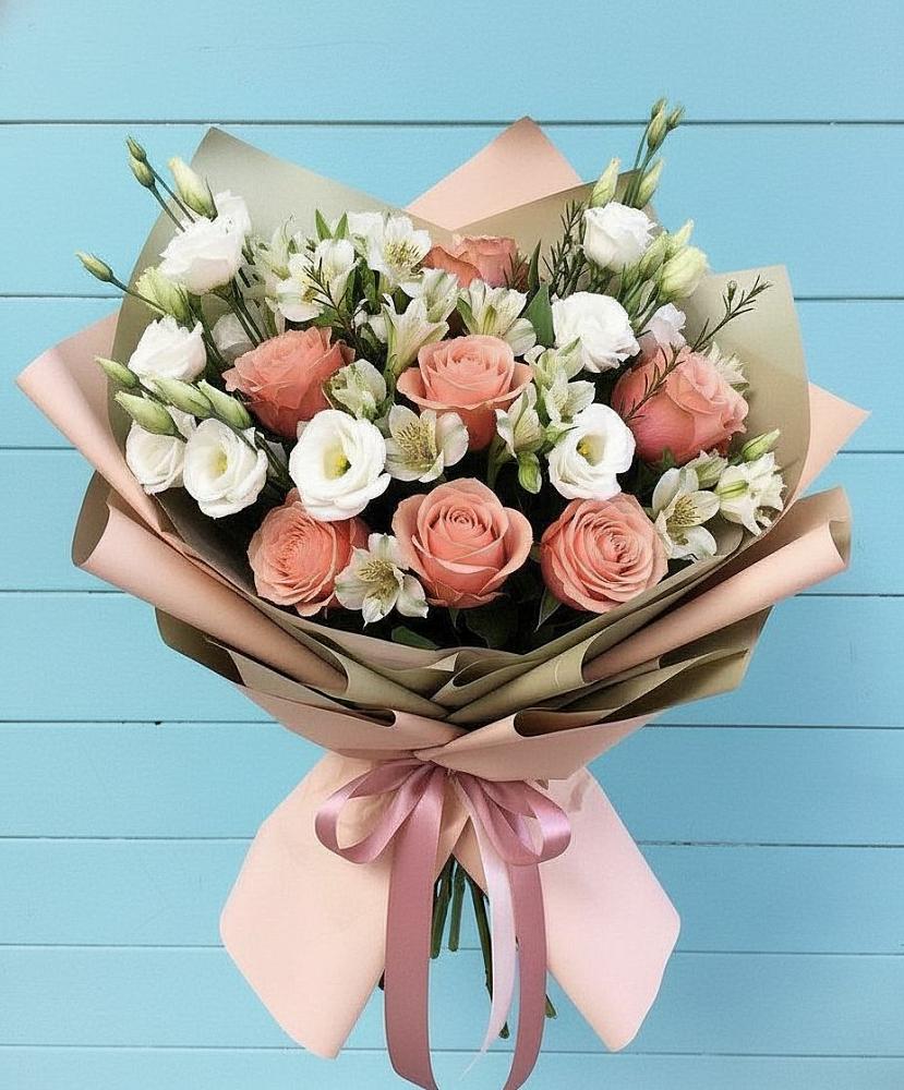 Букет цветов из: Розы, Альстромерии и Лизиантусы в Коряжме
