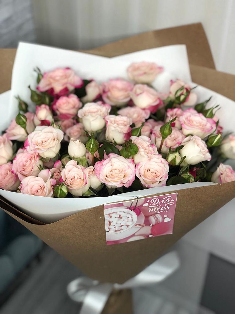 Букет цветов из: Розы в Коряжме