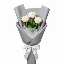 Букет 3 белые розы в Коряжме
