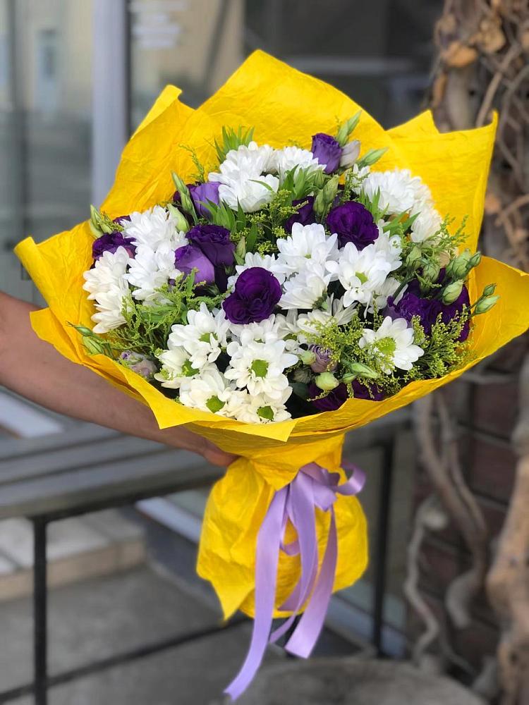 Букет цветов из: Ирисы, Хризантемы и Ромашки в Коряжме