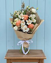 Букет цветов из:  Альстромерии, Лизиантусы, Розы и Хризантемы #REPLACE_PRED# Коряжме