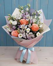 Букет цветов из:  Лизиантусы, Розы, Альстромерии и Гипсофила в Коряжме