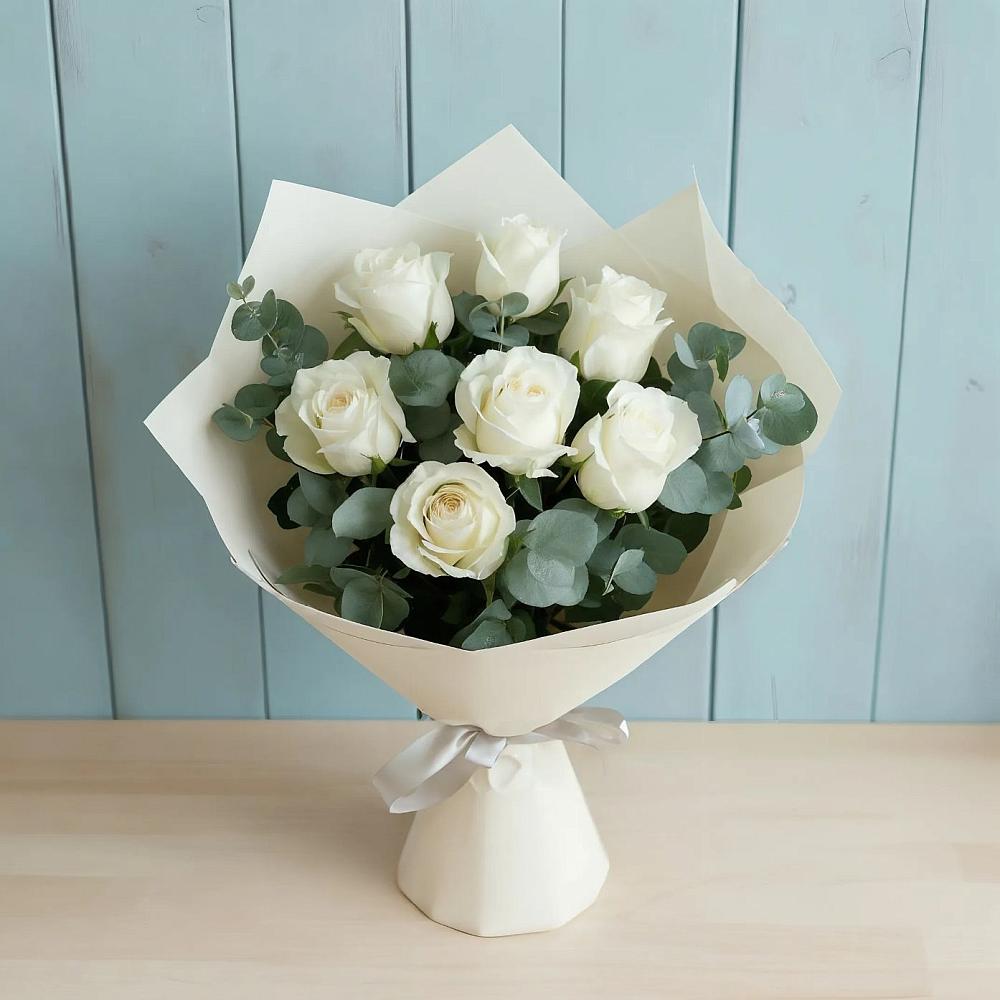 Букет Белые розы в Эвкалипте в Коряжме