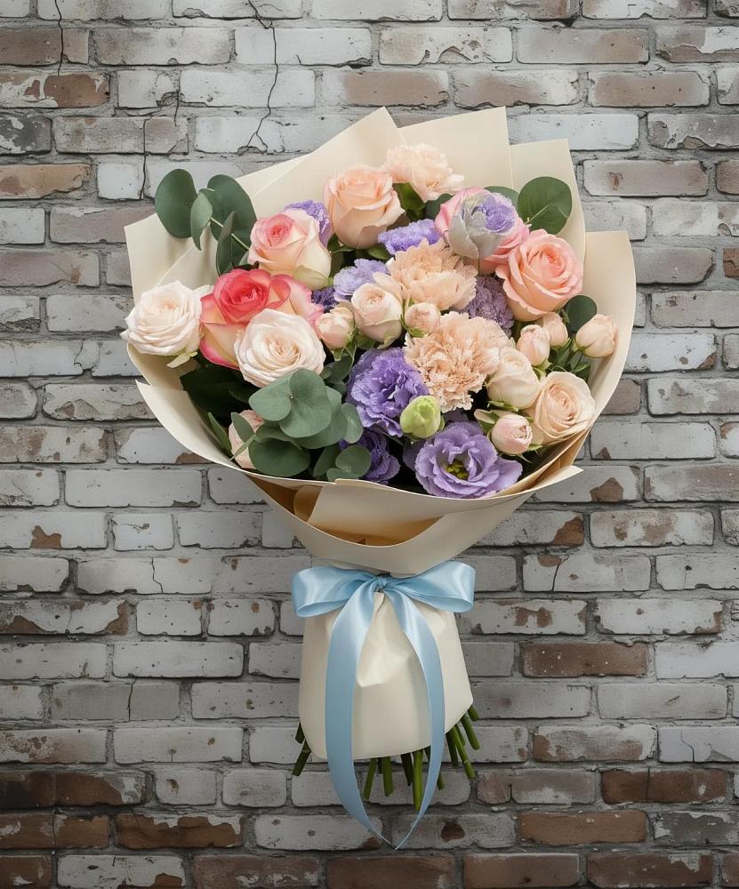 Букет цветов из: Розы, Лизиантусы и Гвоздики в Коряжме