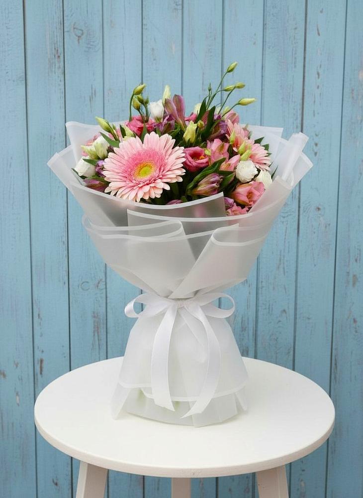 Букет цветов из: Герберы, Альстромерии и Лизиантусы в Коряжме