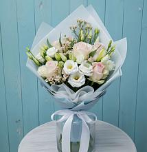 Букет цветов из:  Розы и Лизиантусы в Коряжме