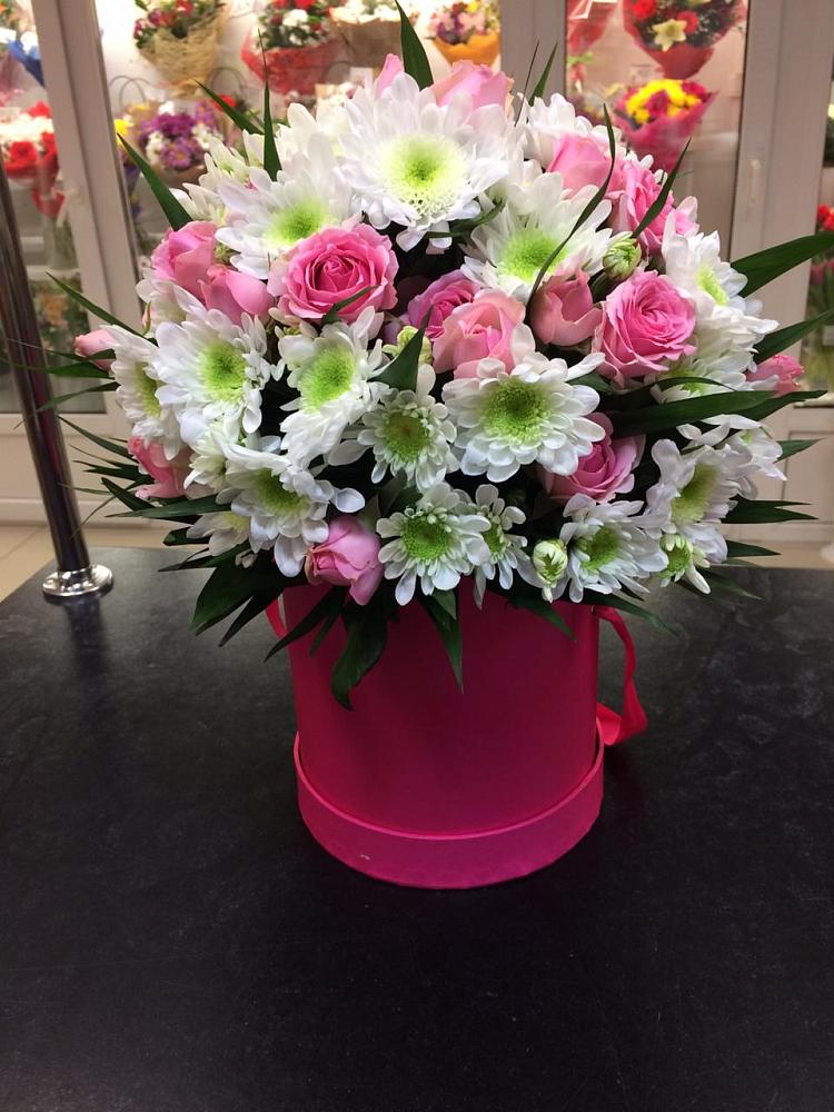 Цветочная композиция из Розы и Хризантемы в шляпной коробке в Коряжме