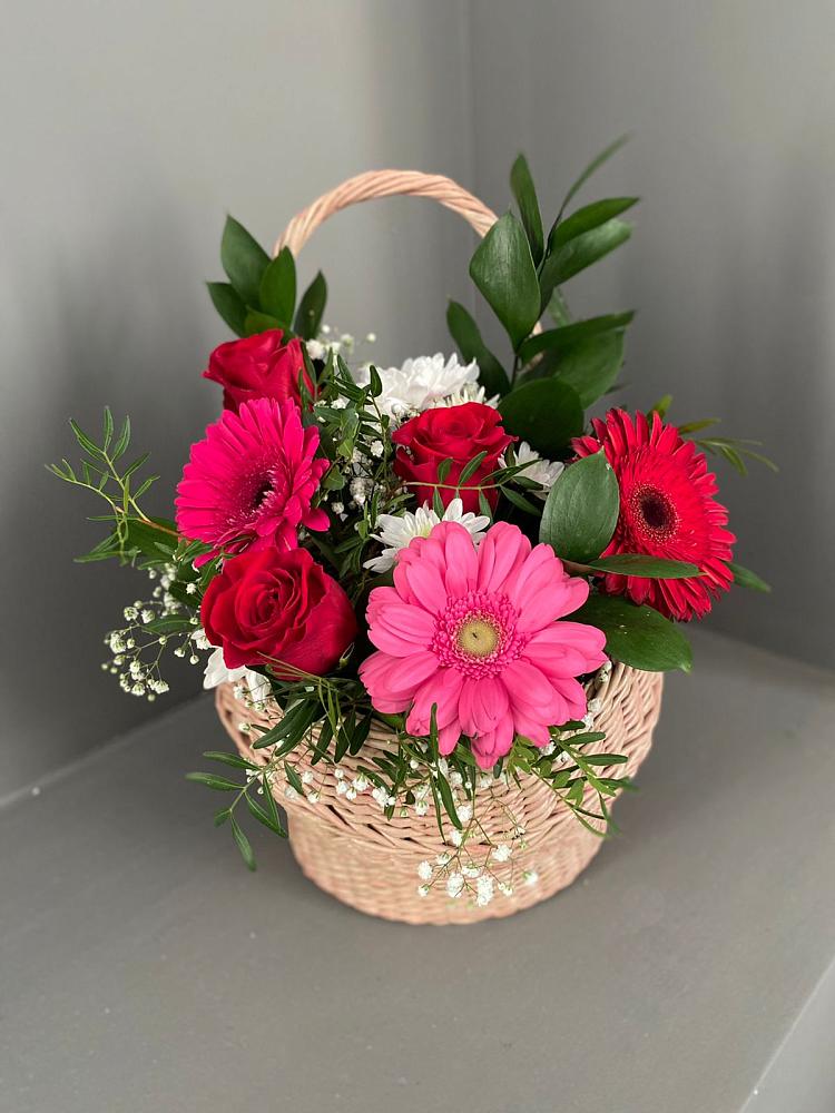 Цветочная композиция из Розы, Хризантемы и Герберы в корзине в Коряжме