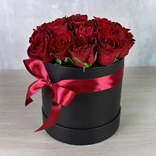 Цветочная композиция из Розы в шляпной коробке в Коряжме