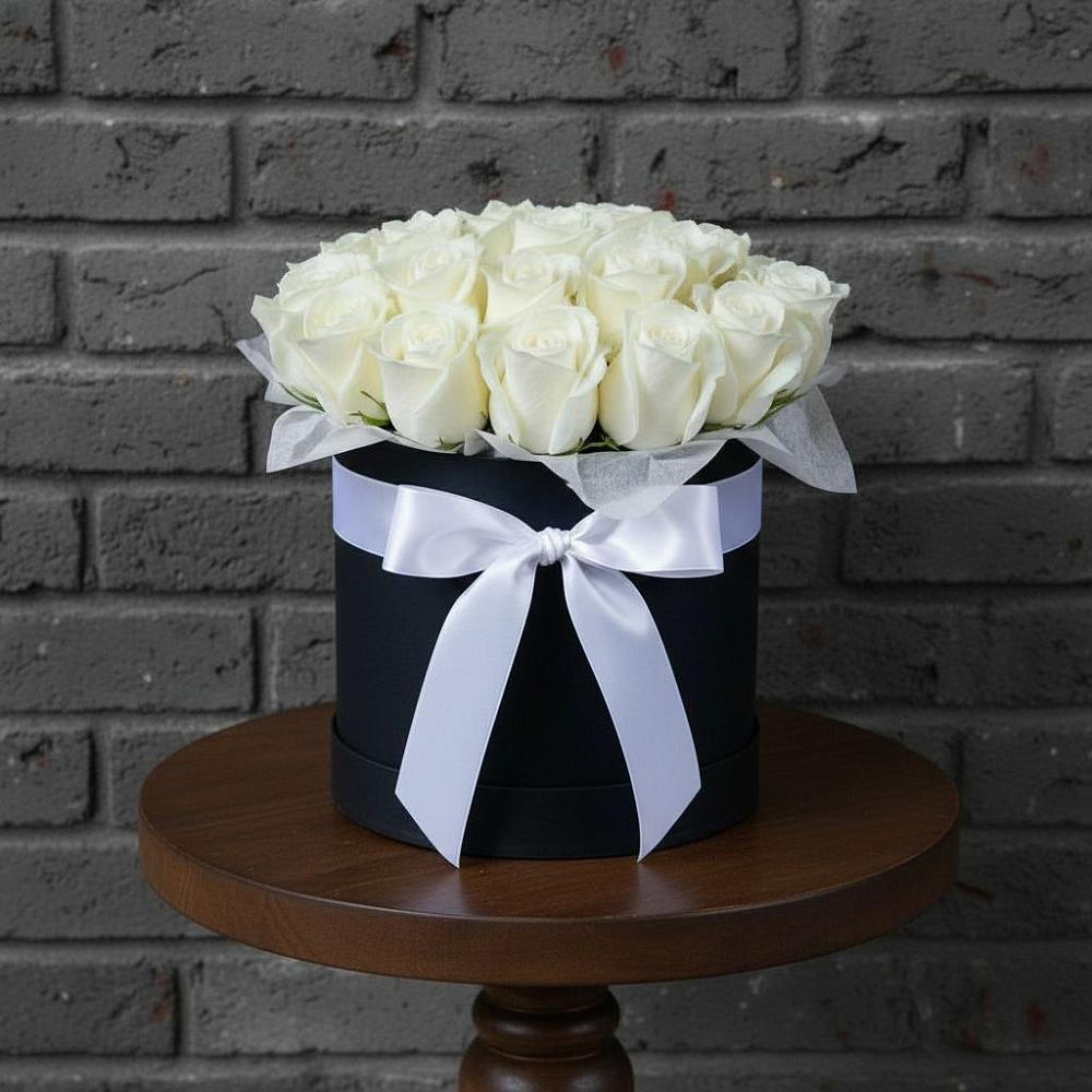 Цветочная композиция из Розы в шляпной коробке в Коряжме