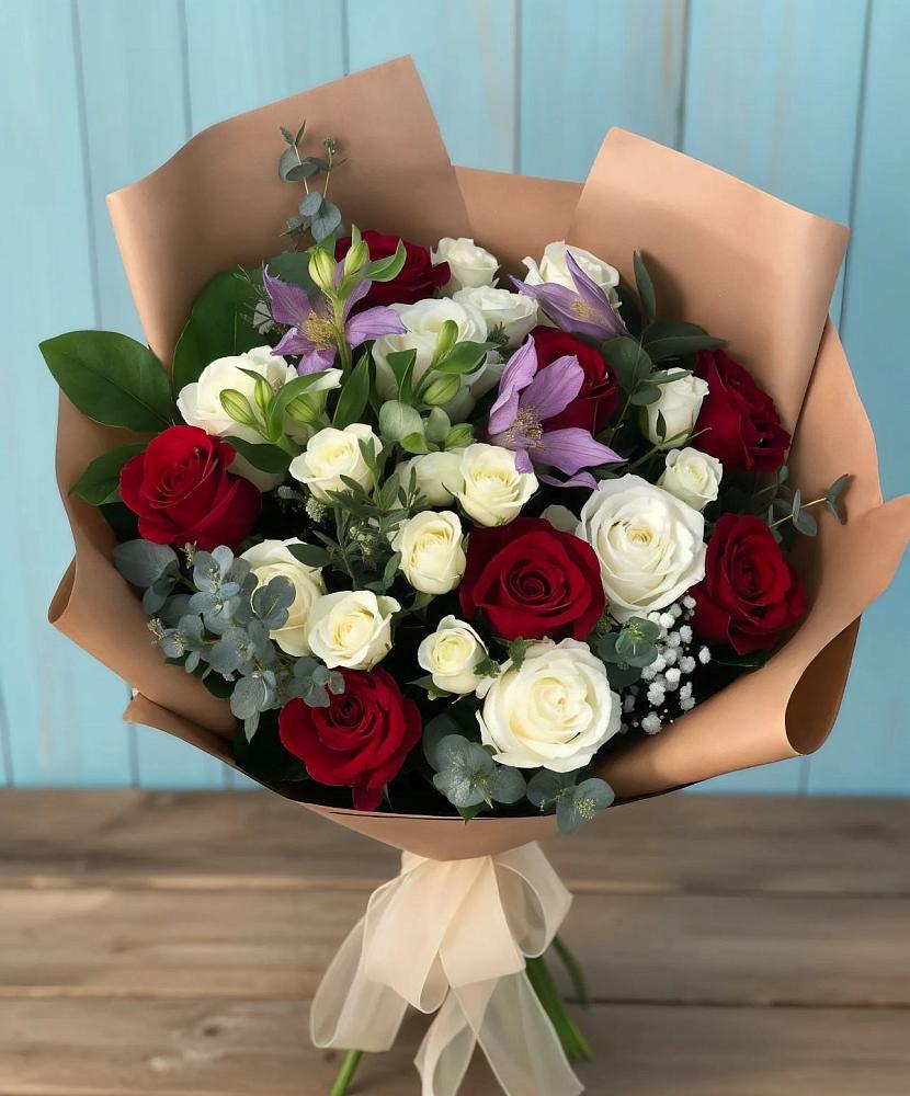 Букет цветов из: Розы и Альстромерии в Коряжме