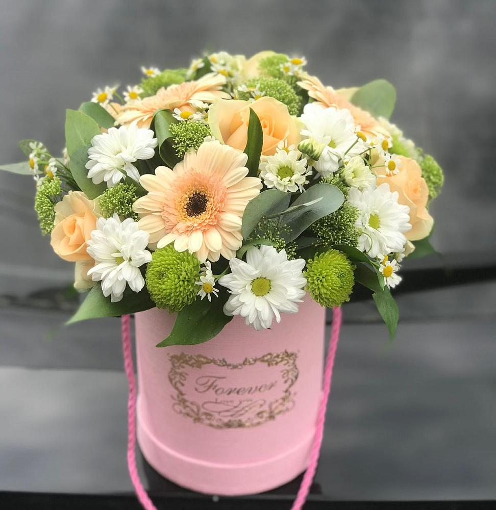 Цветочная композиция из Розы, Герберы и Хризантемы в шляпной коробке в Коряжме