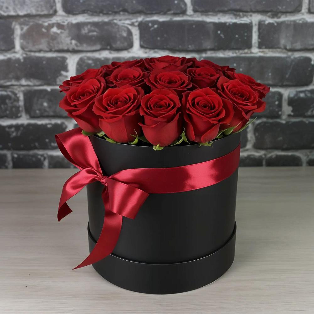 Цветочная композиция из Розы в шляпной коробке в Коряжме