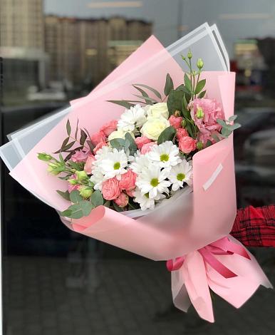 Букет цветов из: Розы, Лизиантусы и Хризантемы в Коряжме