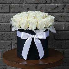 Цветочная композиция из Розы в шляпной коробке в Коряжме