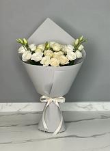 Букет цветов из:  Розы и Лизиантусы в Коряжме